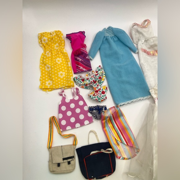 Assorted Doll Clothes Set that‎ can fit Barbie. - Picture 13 of 16